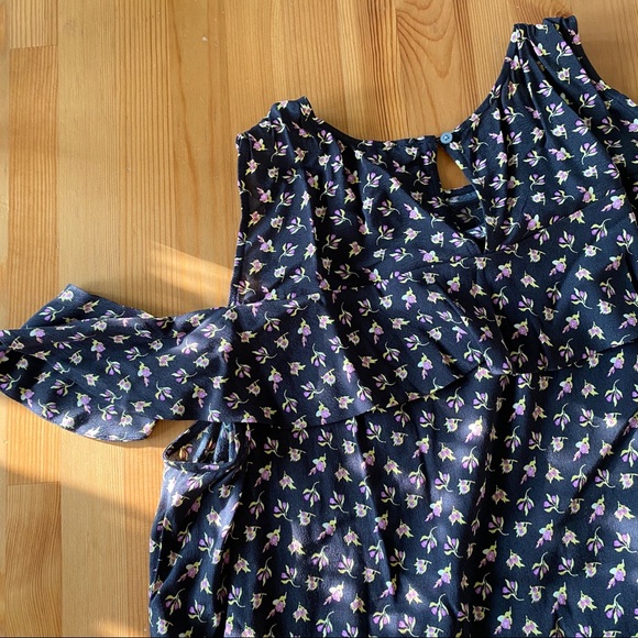 NWOT Loft Exposed Shoulder Floral Blouse - Picture 4 of 10